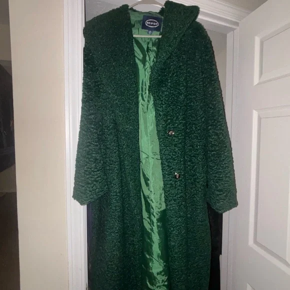 Beautiful Emerald Green Teddy Jacket - Picture 2 of 3
